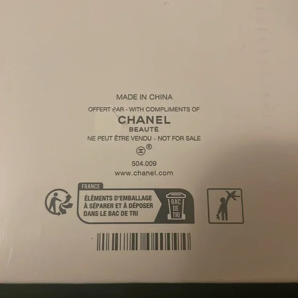 CHANEL Black and Gold Accessory Set - Picture 12 of 16